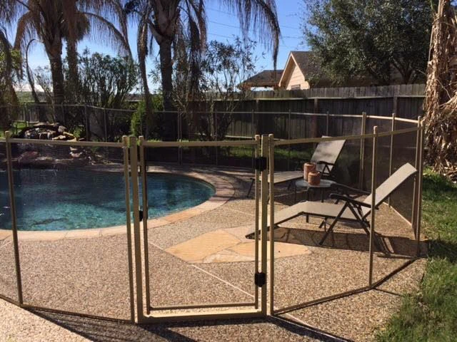 top pull latch pool fence-2